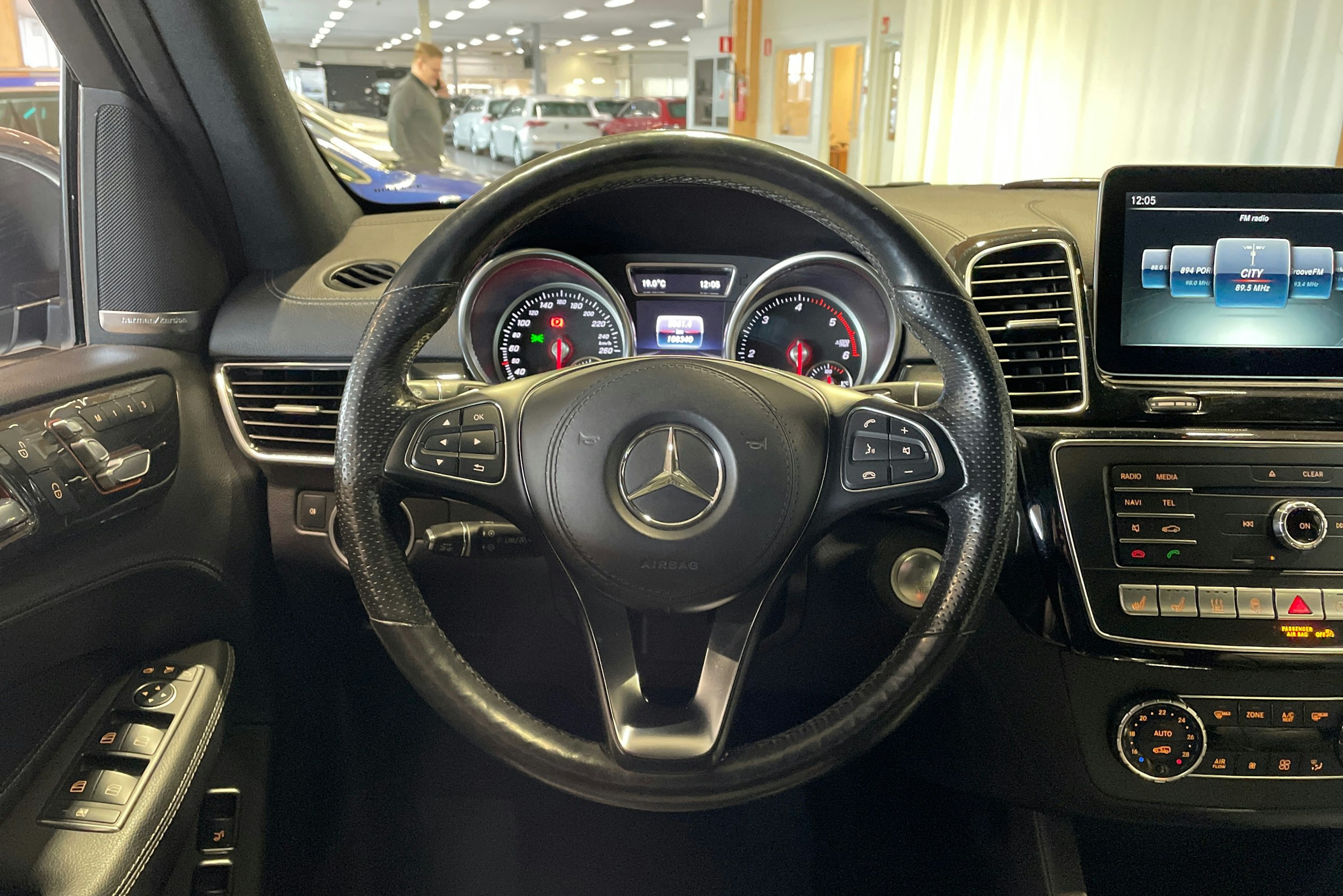 Harmaa Mercedes-Benz GLS 2017 kuva 8.