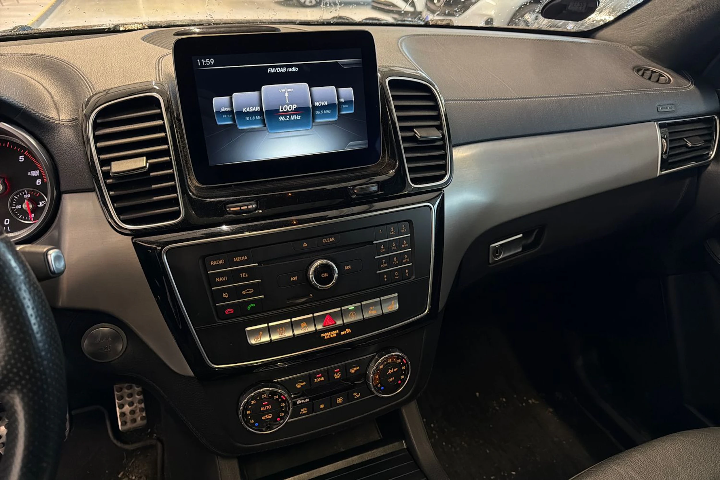 musta Mercedes-Benz GLS 2017 kuva 5.