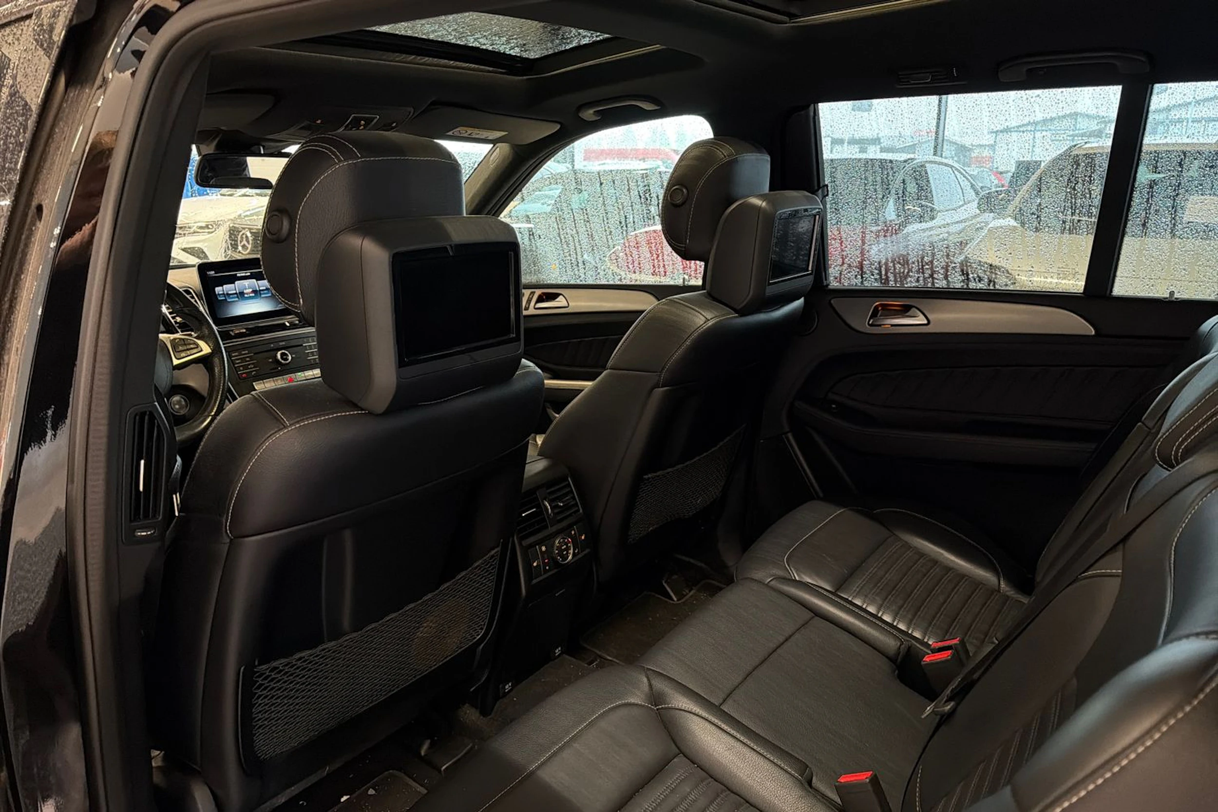 musta Mercedes-Benz GLS 2017 kuva 6.