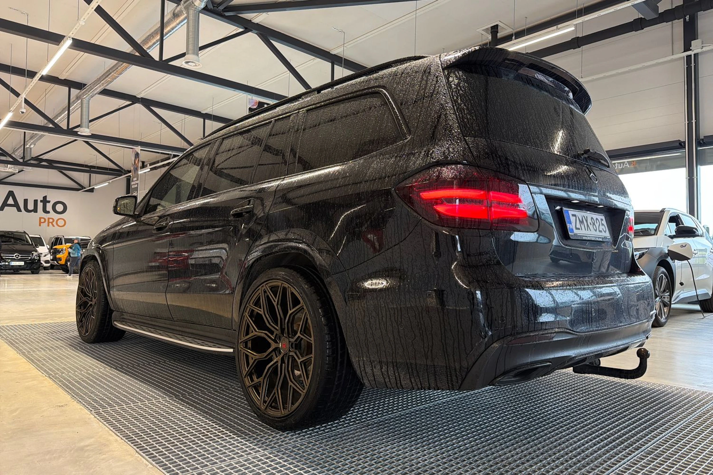 musta Mercedes-Benz GLS 2017 kuva 8.