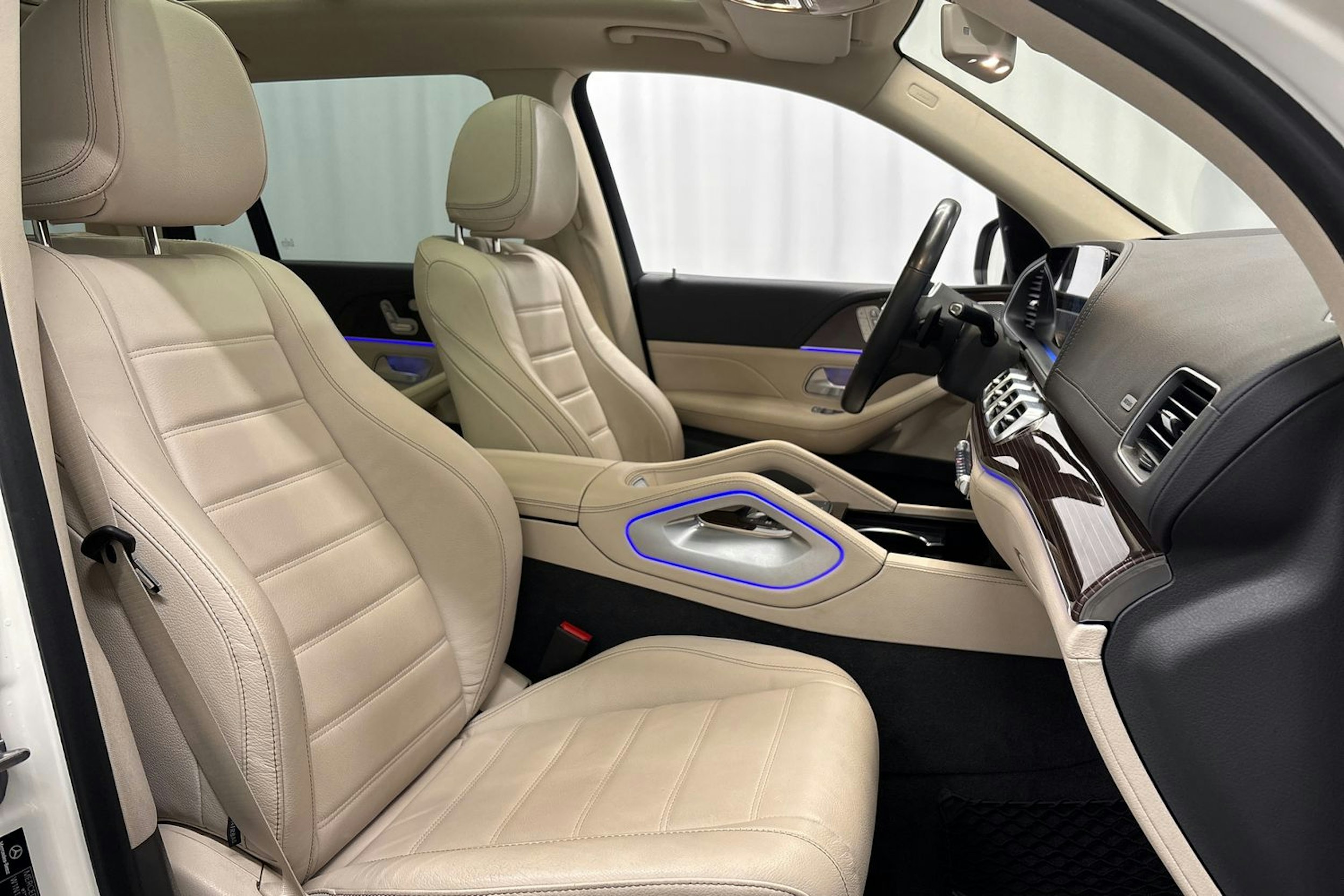 valkoinen Mercedes-Benz GLS 2021 kuva 15.