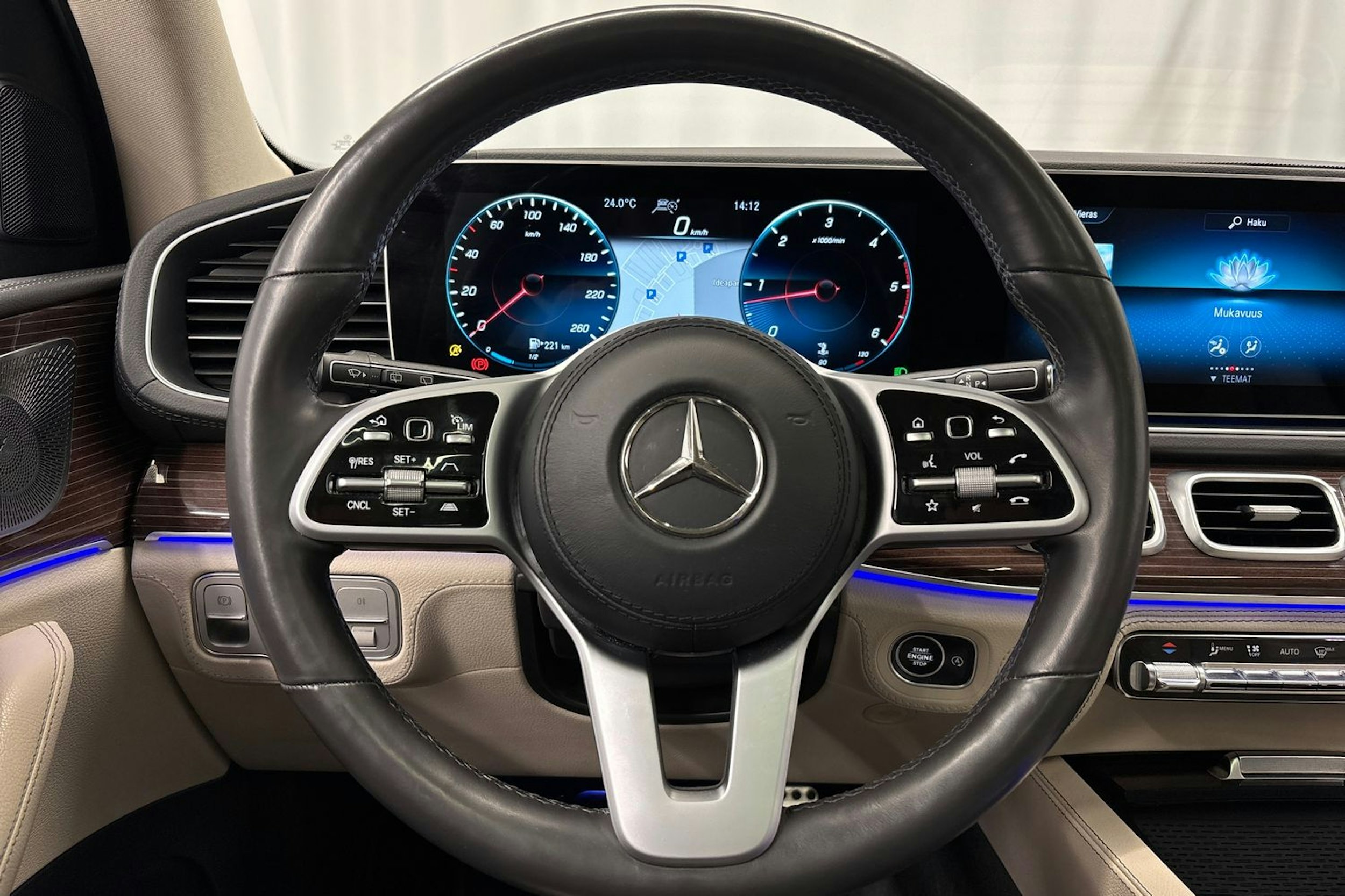valkoinen Mercedes-Benz GLS 2021 kuva 22.