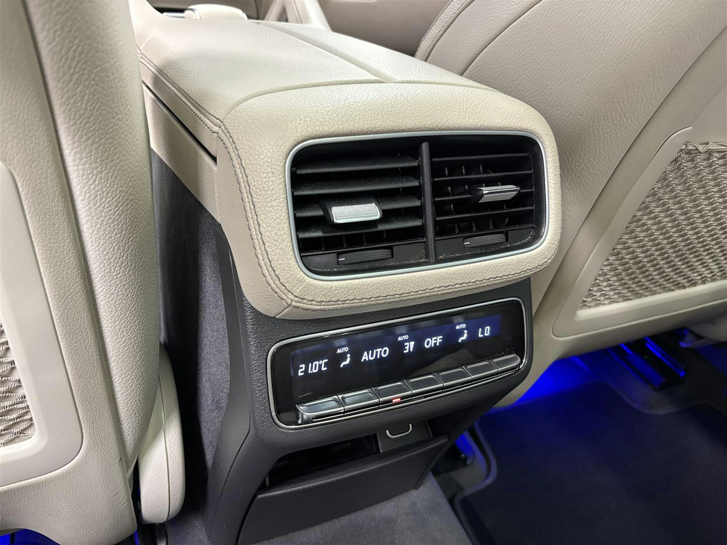 valkoinen Mercedes-Benz GLS 2021 kuva 35.