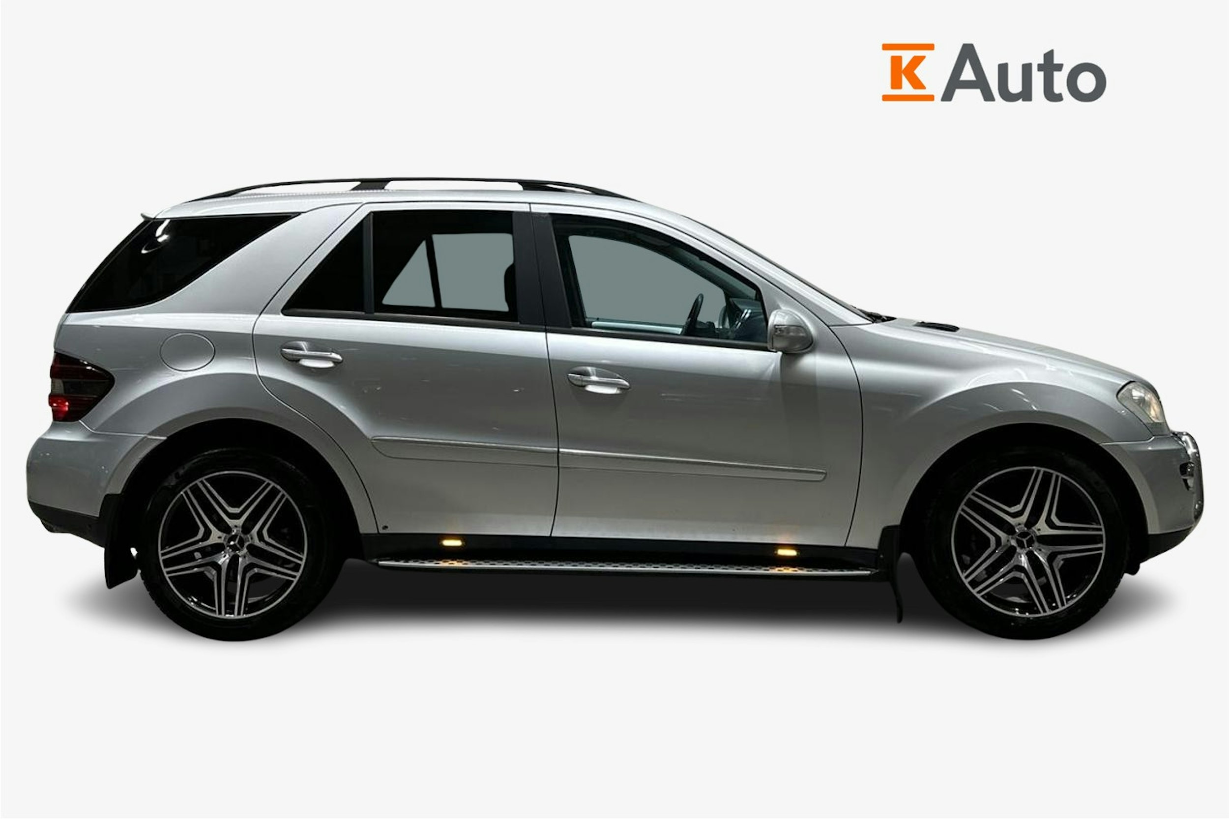 harmaa Mercedes-Benz ML 2005 kuva 6.