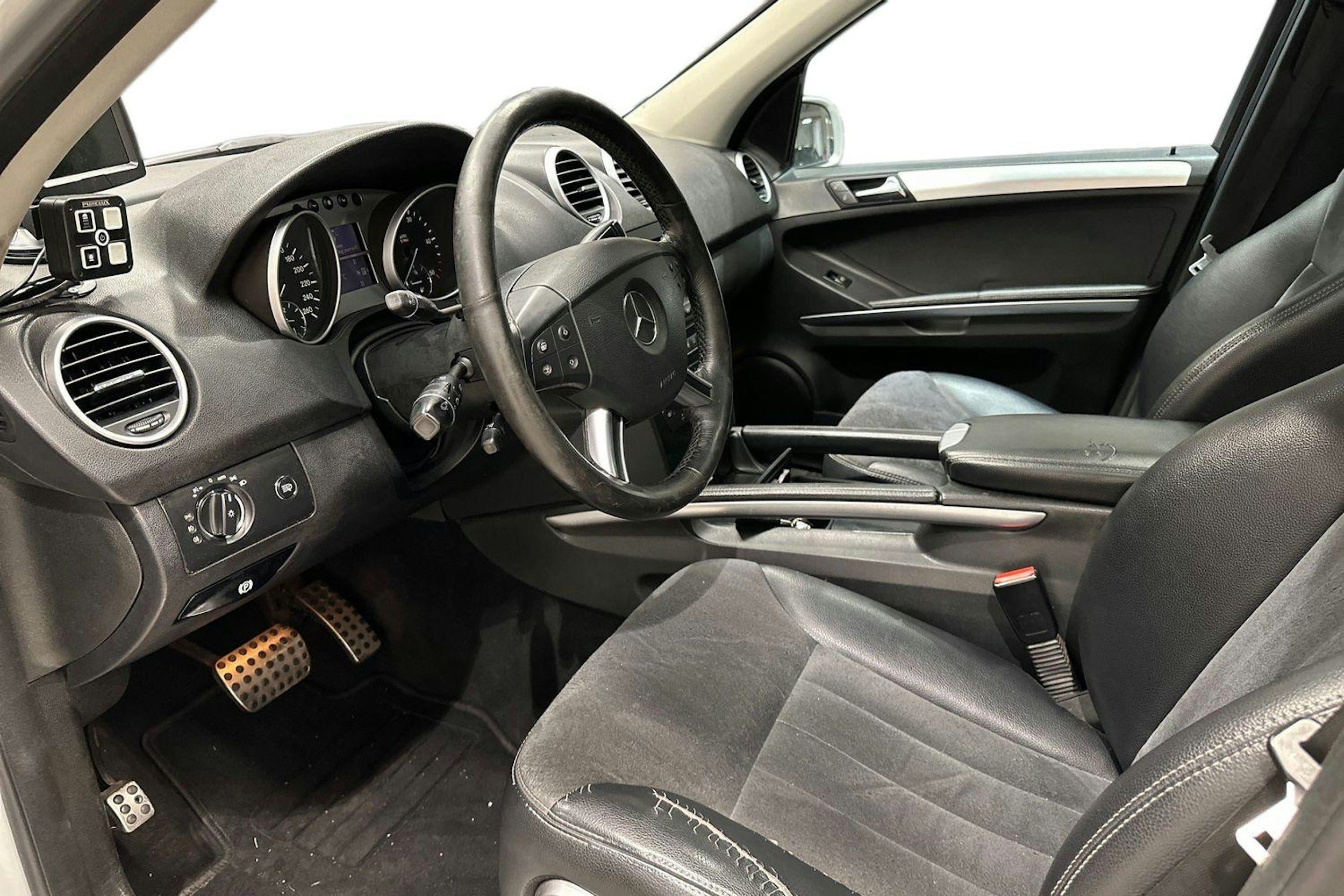 harmaa Mercedes-Benz ML 2005 kuva 7.