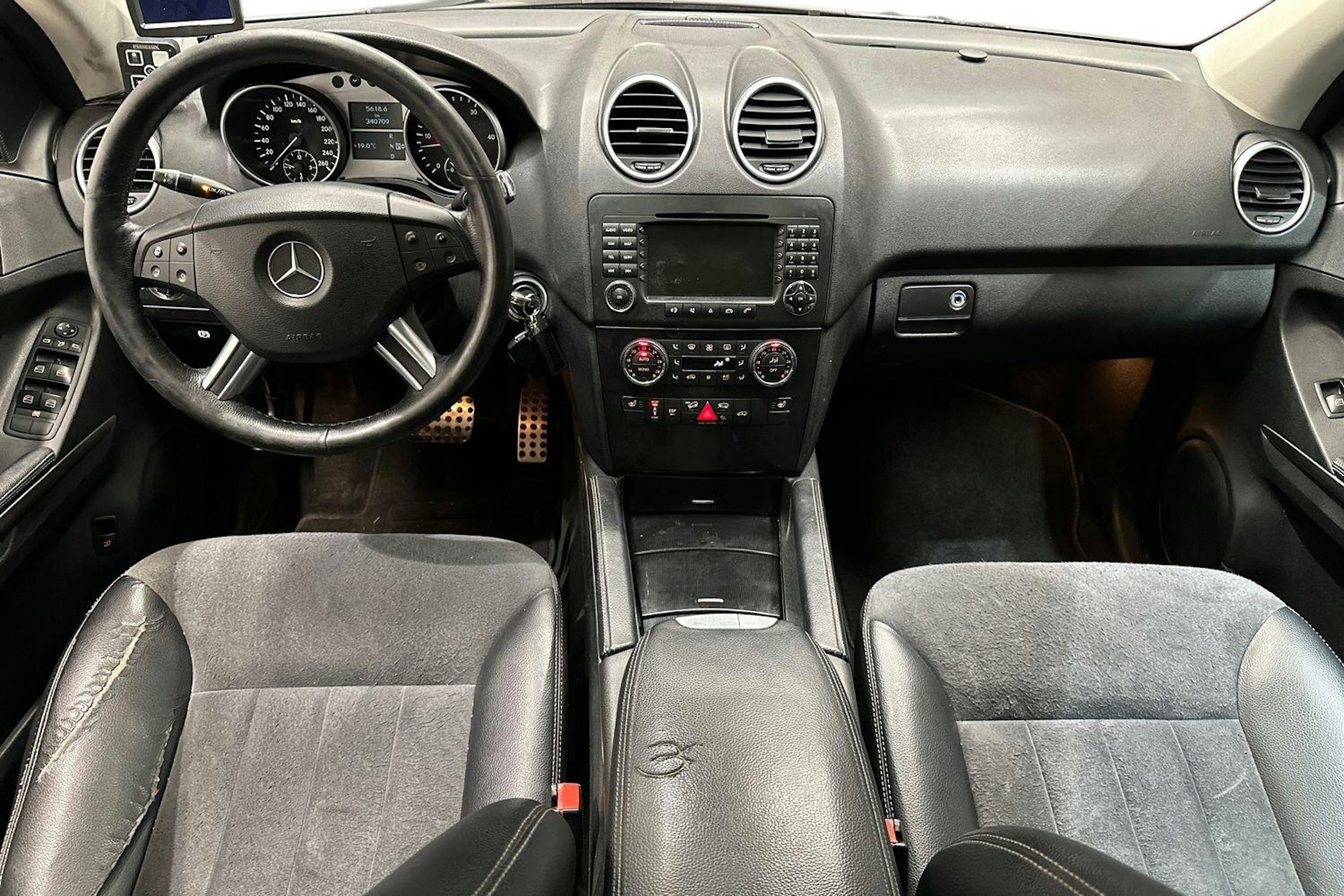 harmaa Mercedes-Benz ML 2005 kuva 9.