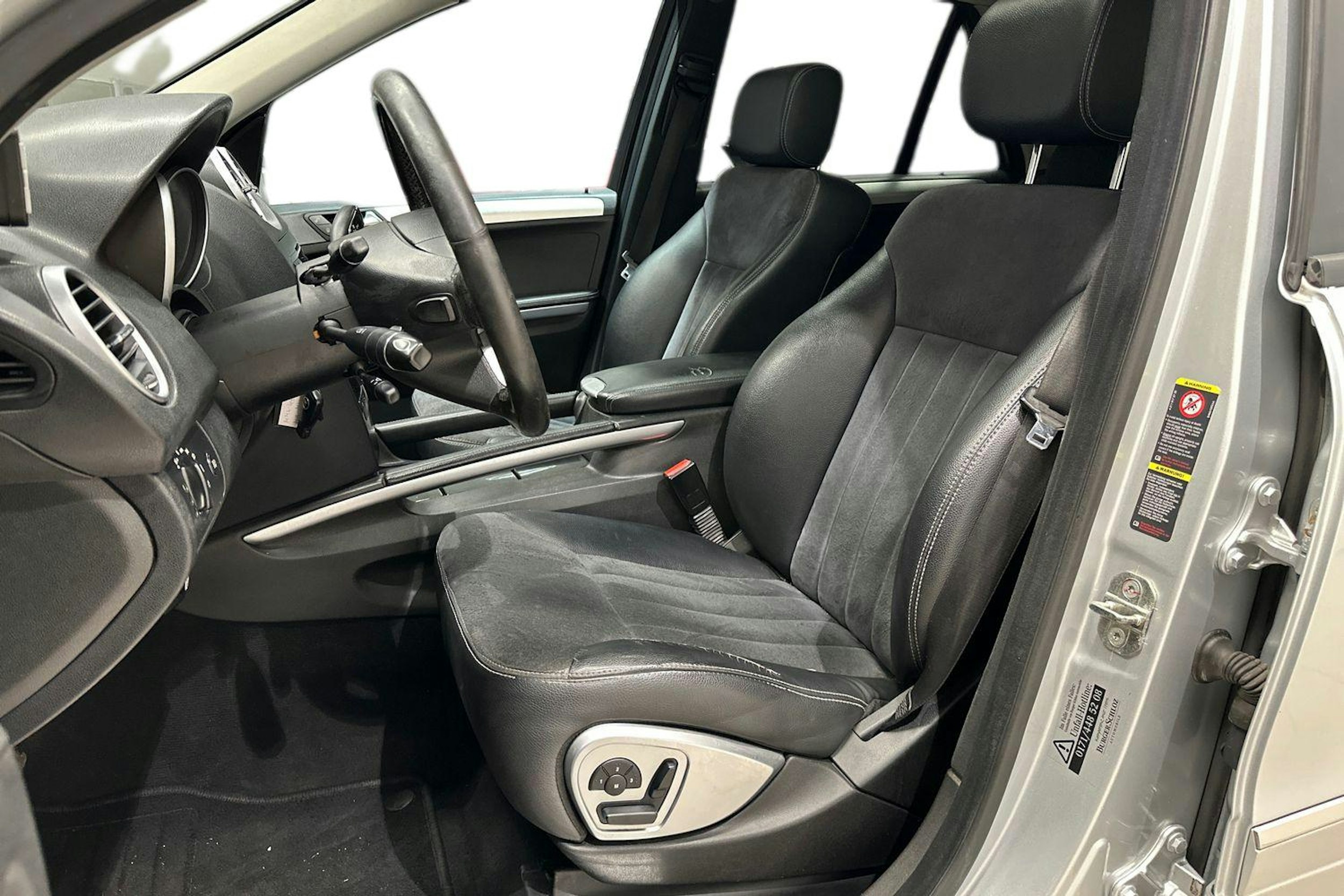 harmaa Mercedes-Benz ML 2005 kuva 10.