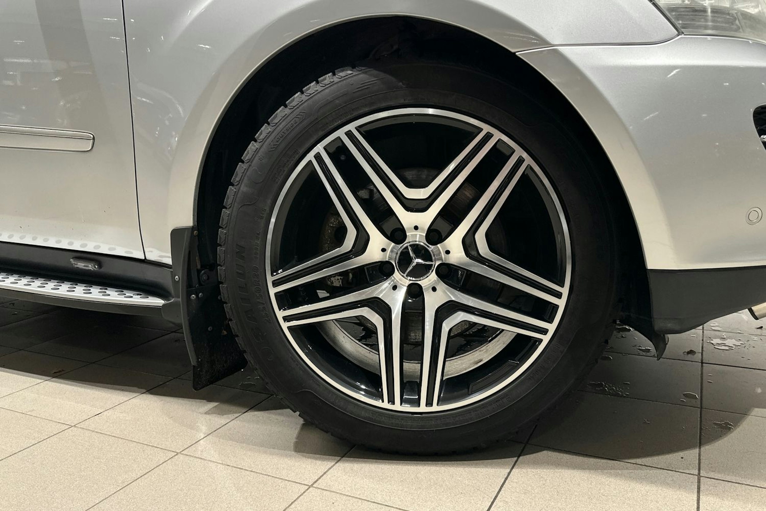 harmaa Mercedes-Benz ML 2005 kuva 11.