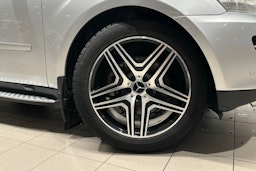 harmaa Mercedes-Benz ML 2005 kuva 11.