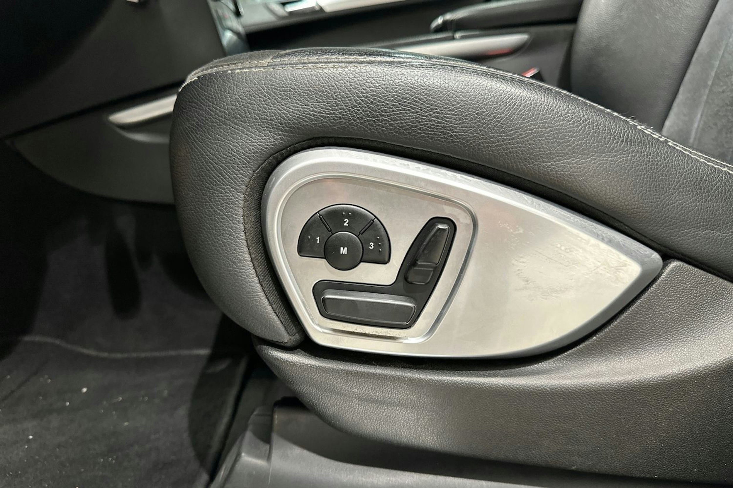 harmaa Mercedes-Benz ML 2005 kuva 14.