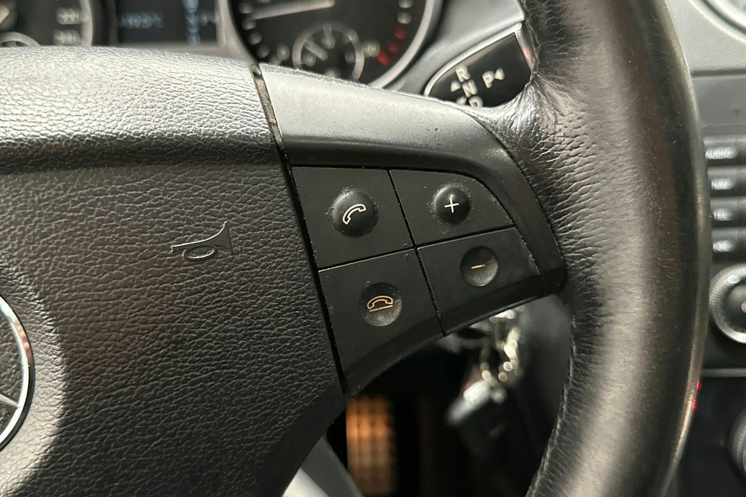 harmaa Mercedes-Benz ML 2005 kuva 18.