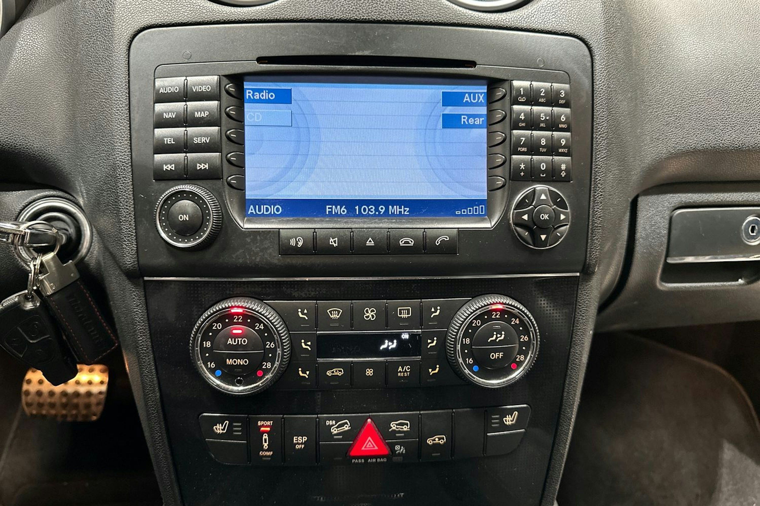 harmaa Mercedes-Benz ML 2005 kuva 21.