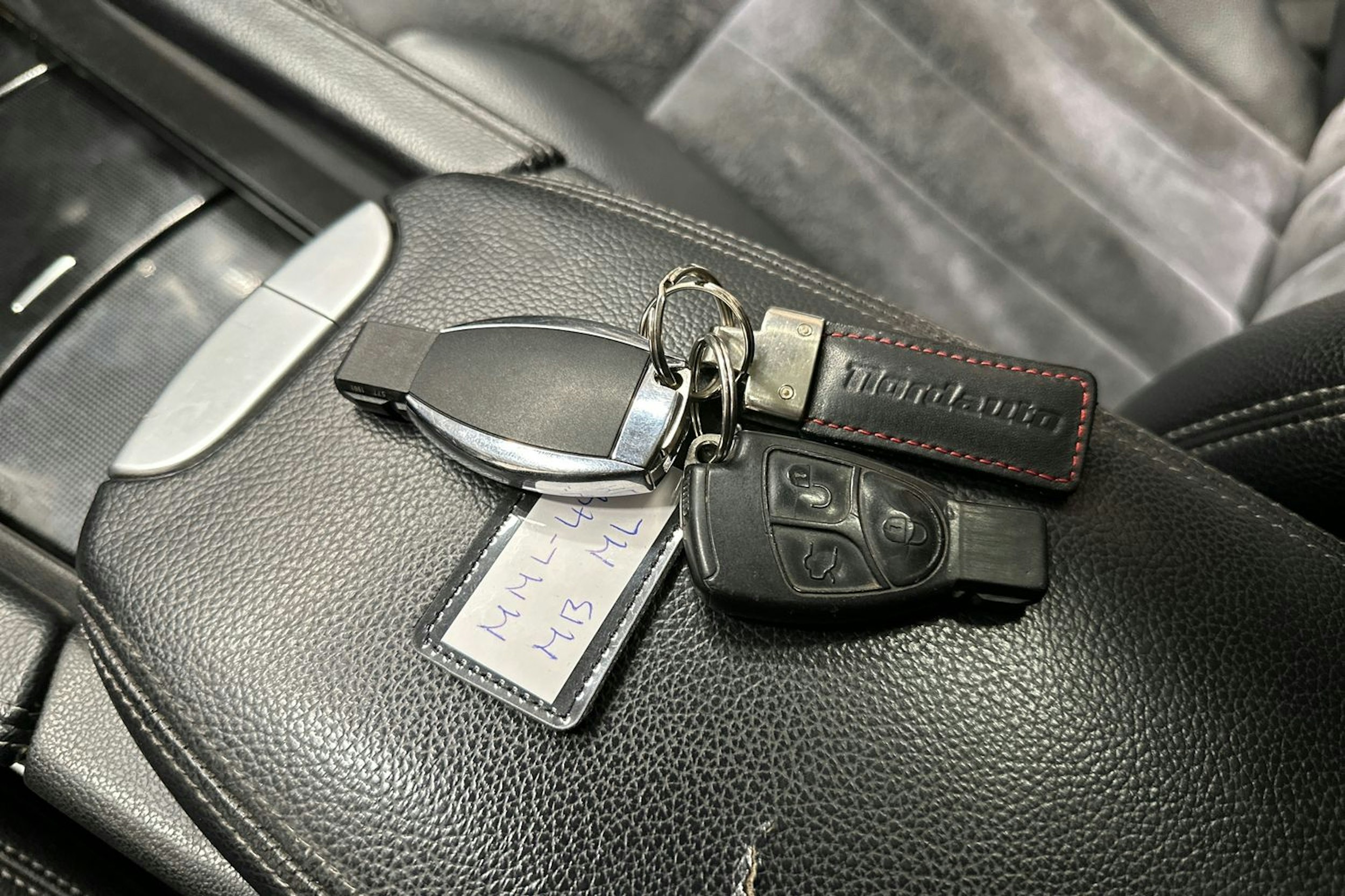 harmaa Mercedes-Benz ML 2005 kuva 23.