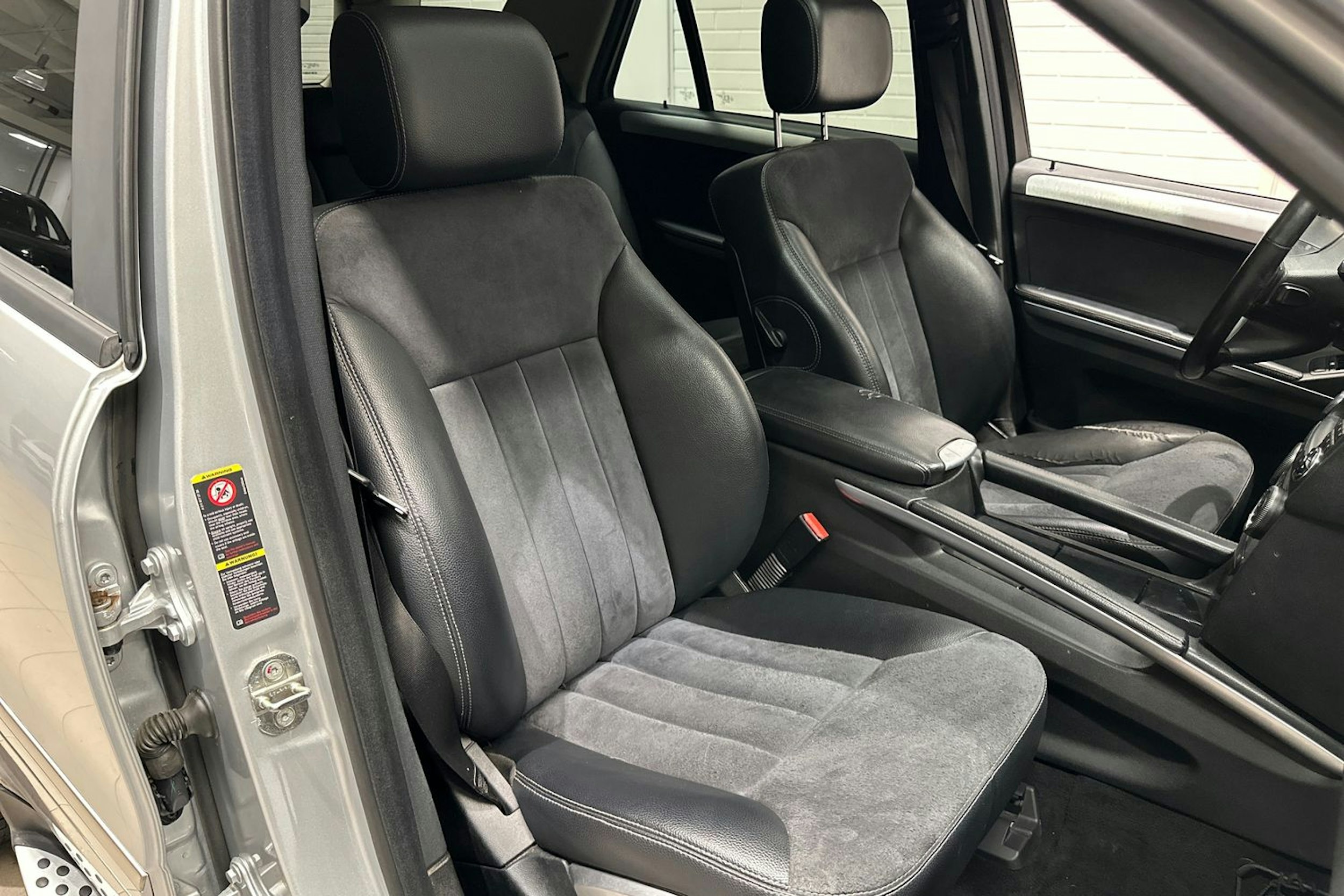 harmaa Mercedes-Benz ML 2005 kuva 24.