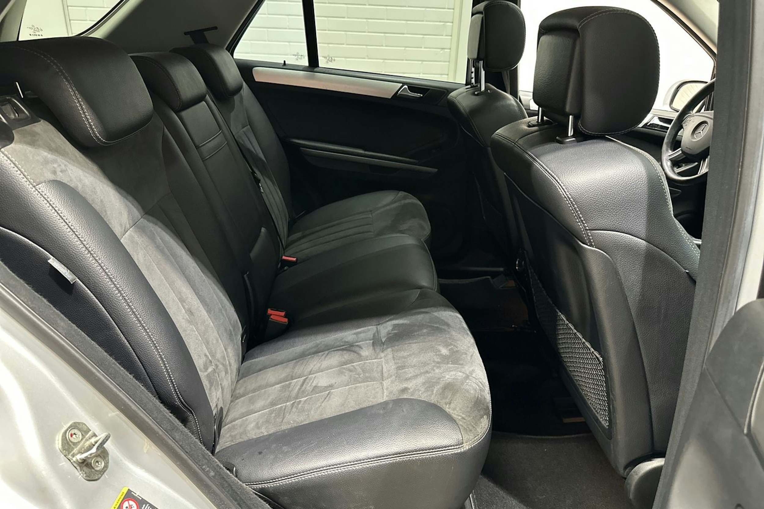 harmaa Mercedes-Benz ML 2005 kuva 26.
