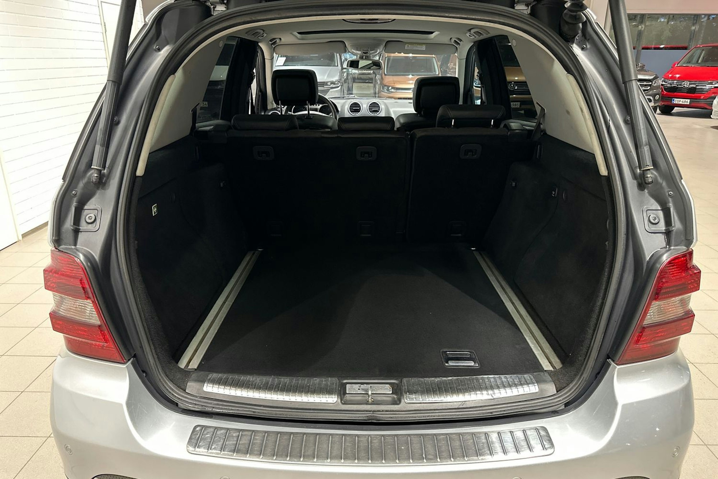 harmaa Mercedes-Benz ML 2005 kuva 27.