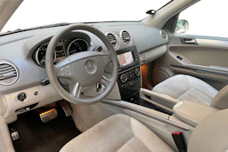 harmaa Mercedes-Benz ML 2006 kuva 6.