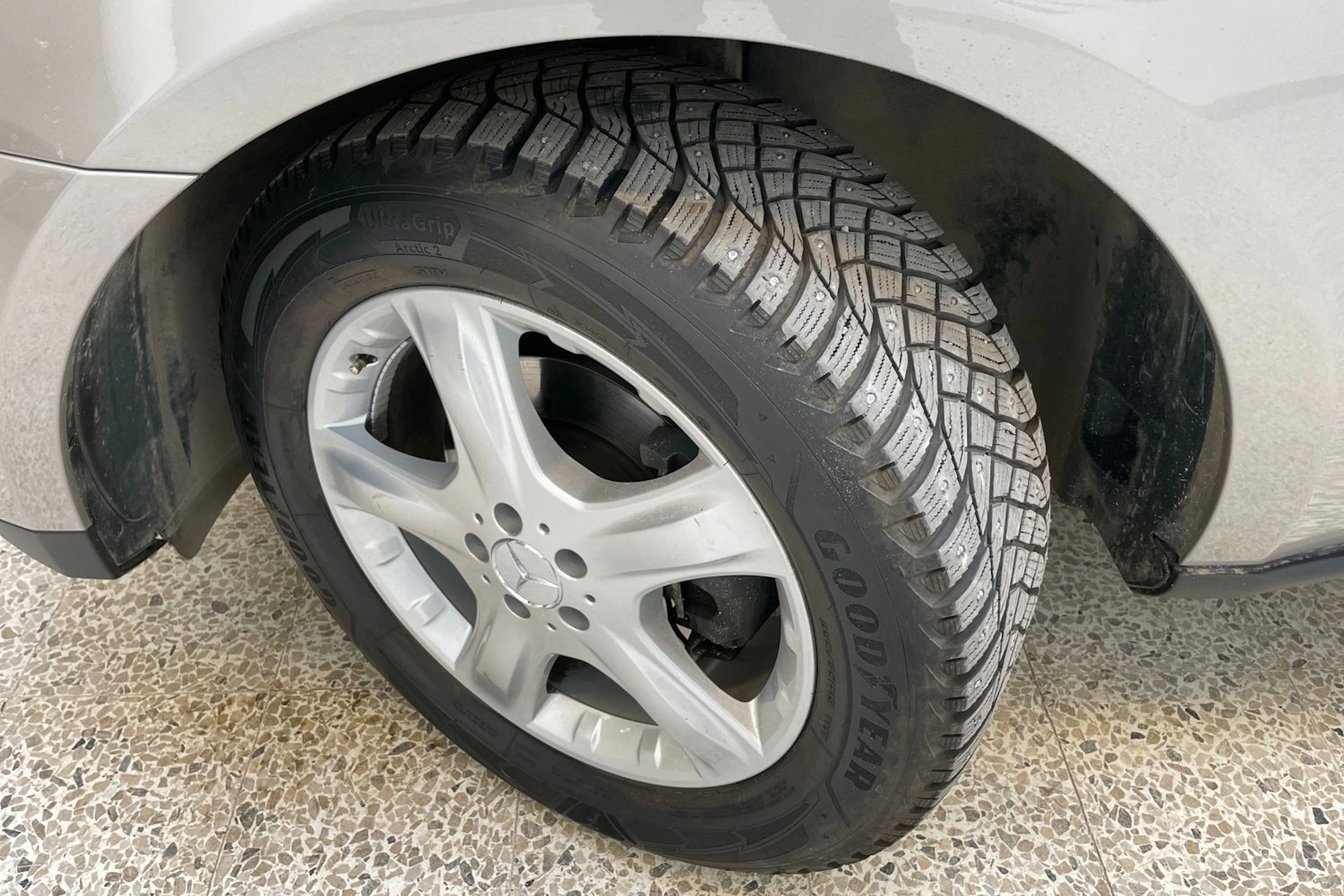 harmaa Mercedes-Benz ML 2006 kuva 10.