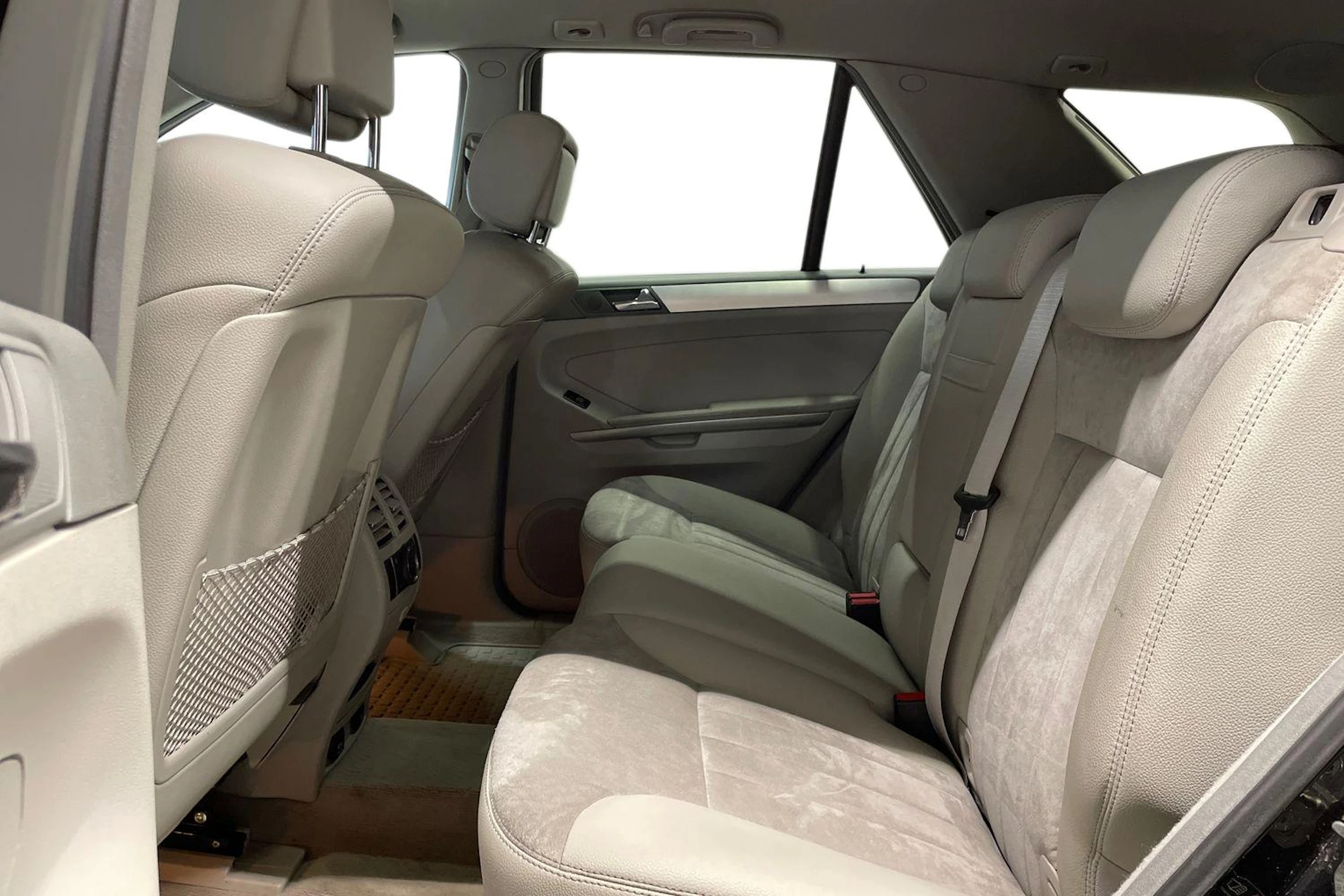 Musta Mercedes-Benz ML 2006 kuva 8.