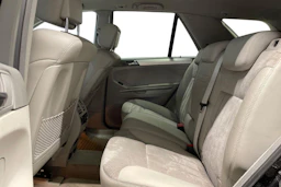 Musta Mercedes-Benz ML 2006 kuva 8.