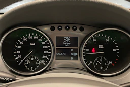 Musta Mercedes-Benz ML 2006 kuva 12.