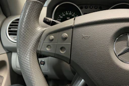 Musta Mercedes-Benz ML 2006 kuva 16.