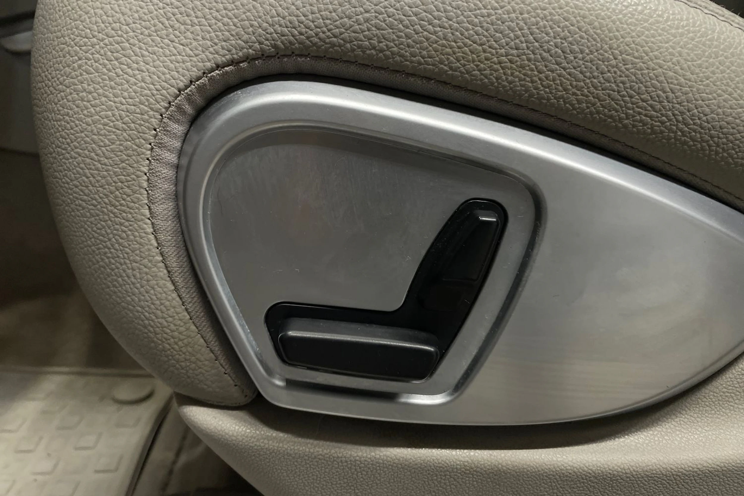 Musta Mercedes-Benz ML 2006 kuva 18.