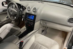 Musta Mercedes-Benz ML 2006 kuva 21.