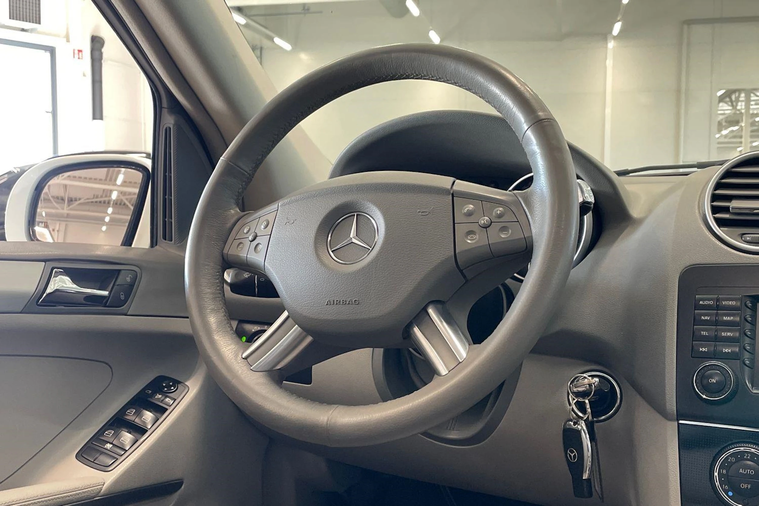 valkoinen Mercedes-Benz ML 2007 kuva 12.