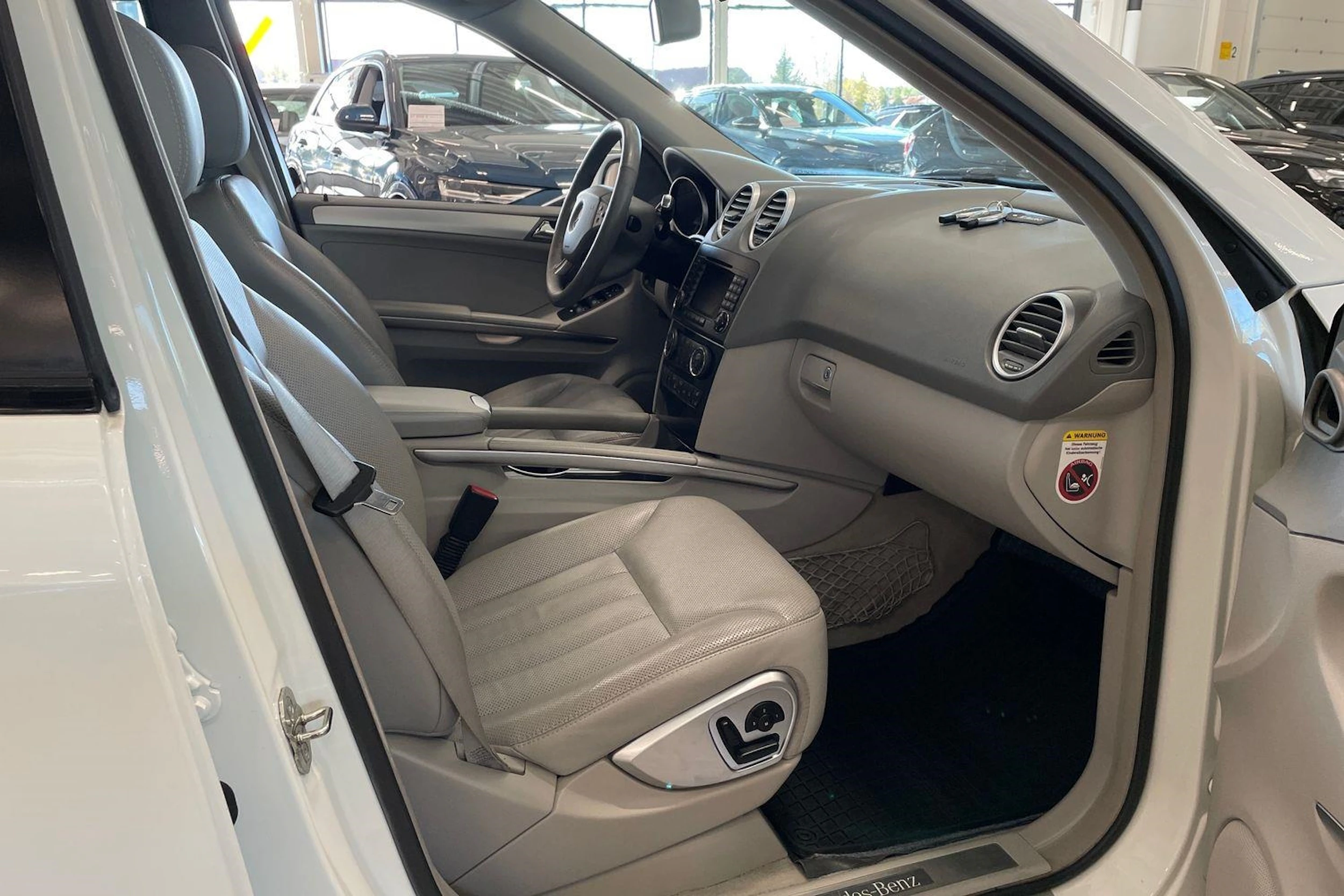 valkoinen Mercedes-Benz ML 2007 kuva 25.