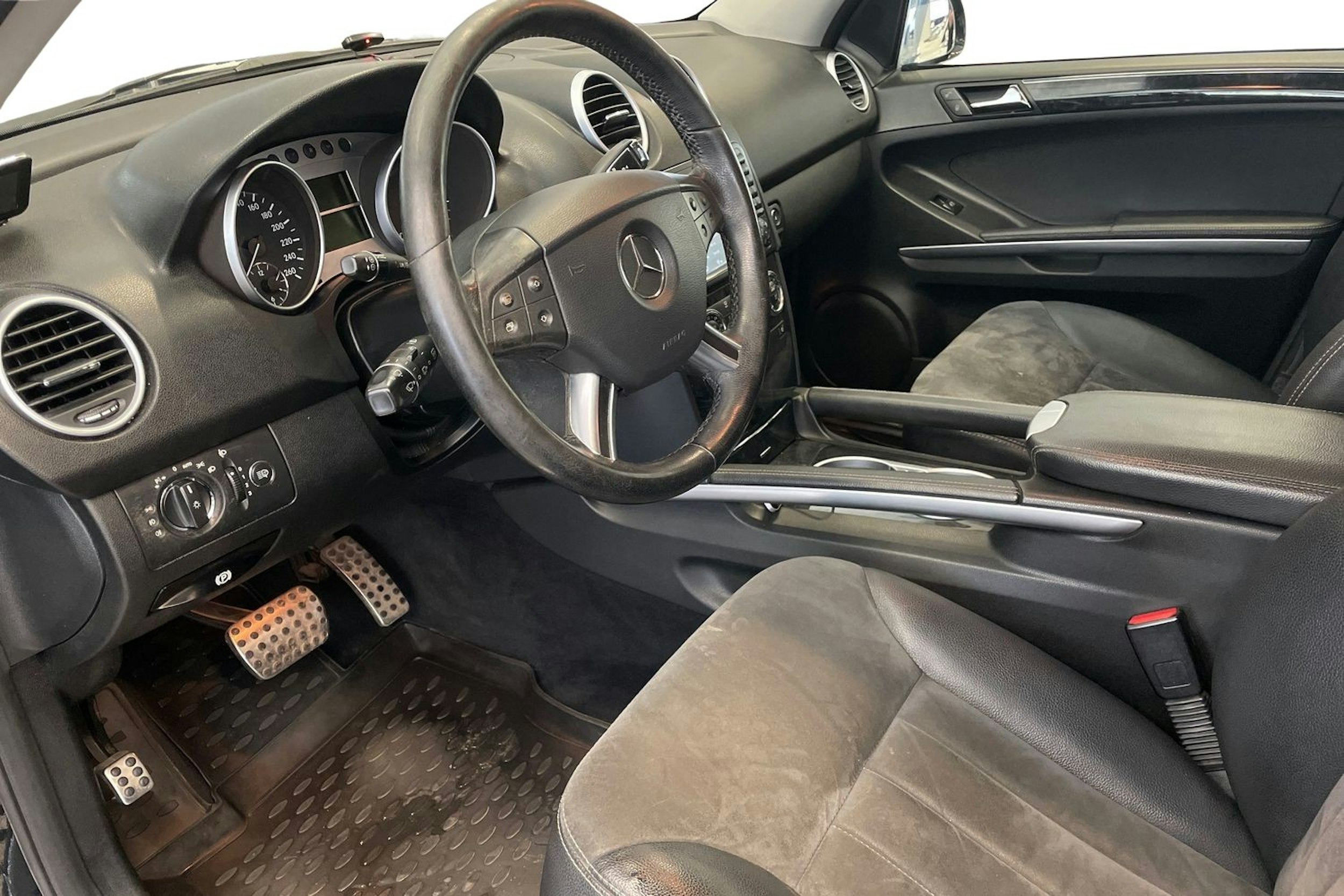 musta Mercedes-Benz ML 2007 kuva 7.