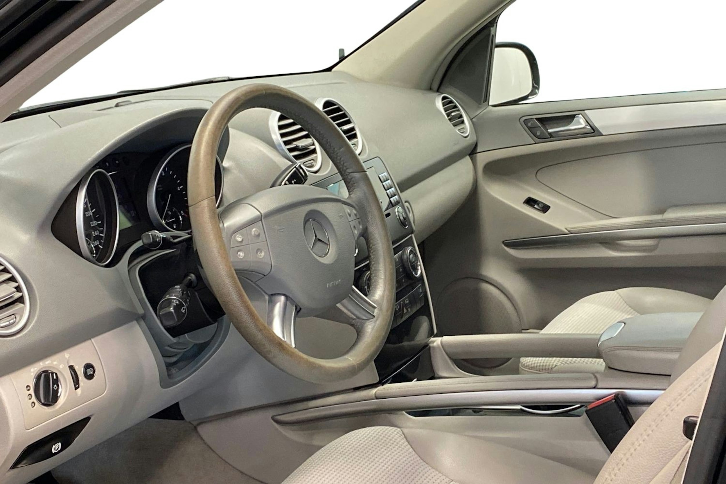 musta Mercedes-Benz ML 2007 kuva 6.