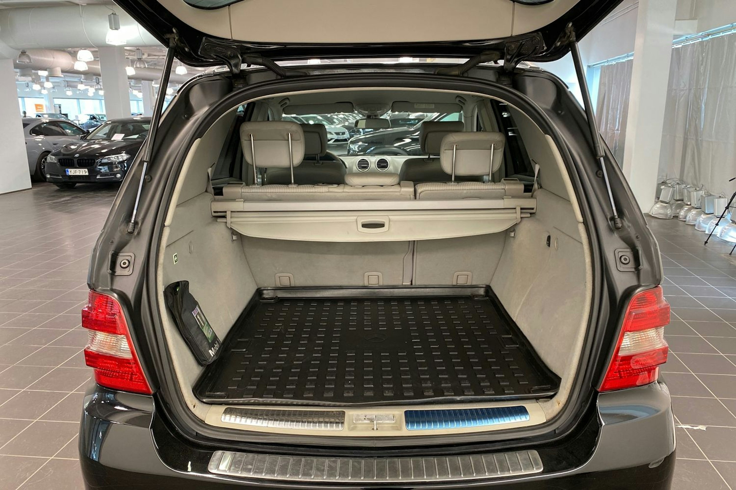 musta Mercedes-Benz ML 2007 kuva 11.