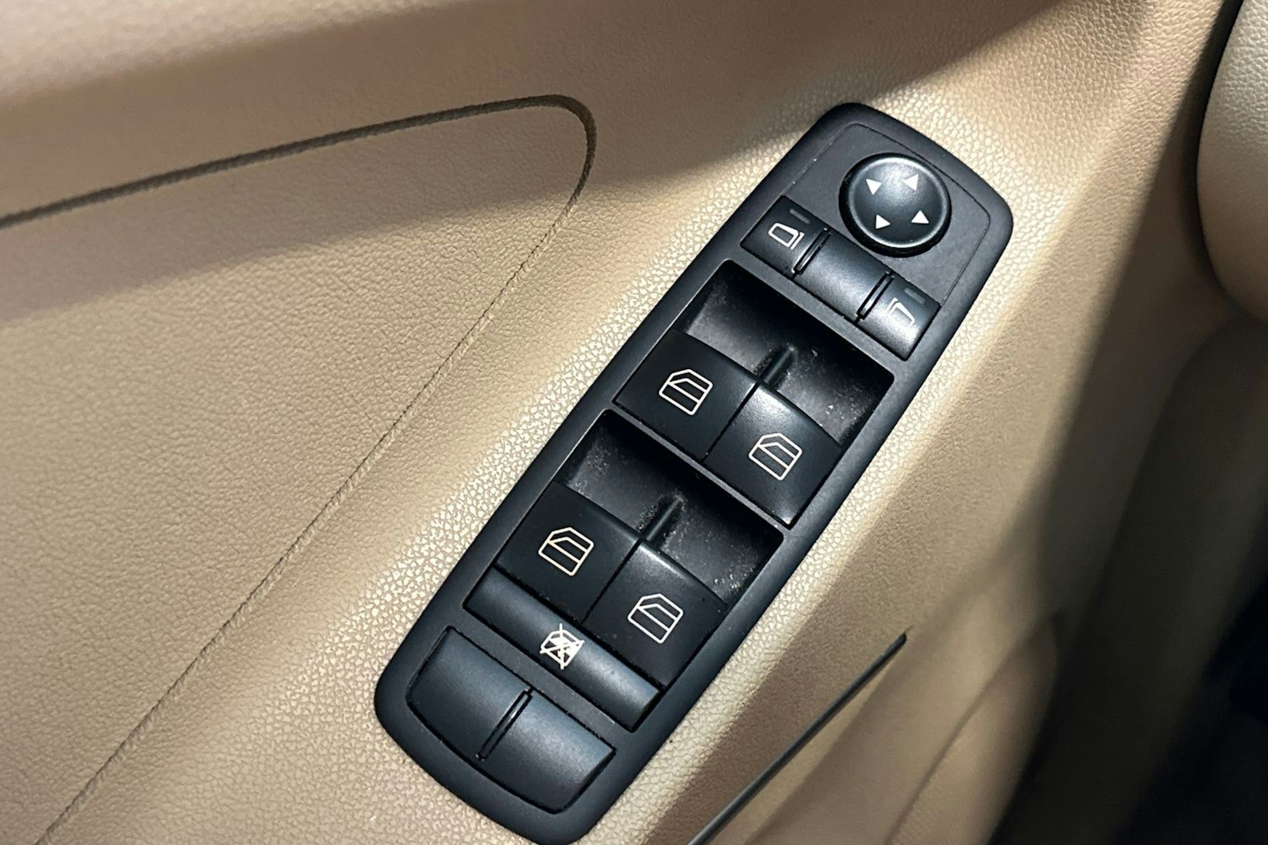 musta Mercedes-Benz ML 2007 kuva 16.