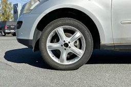 harmaa Mercedes-Benz ML 2007 kuva 27.