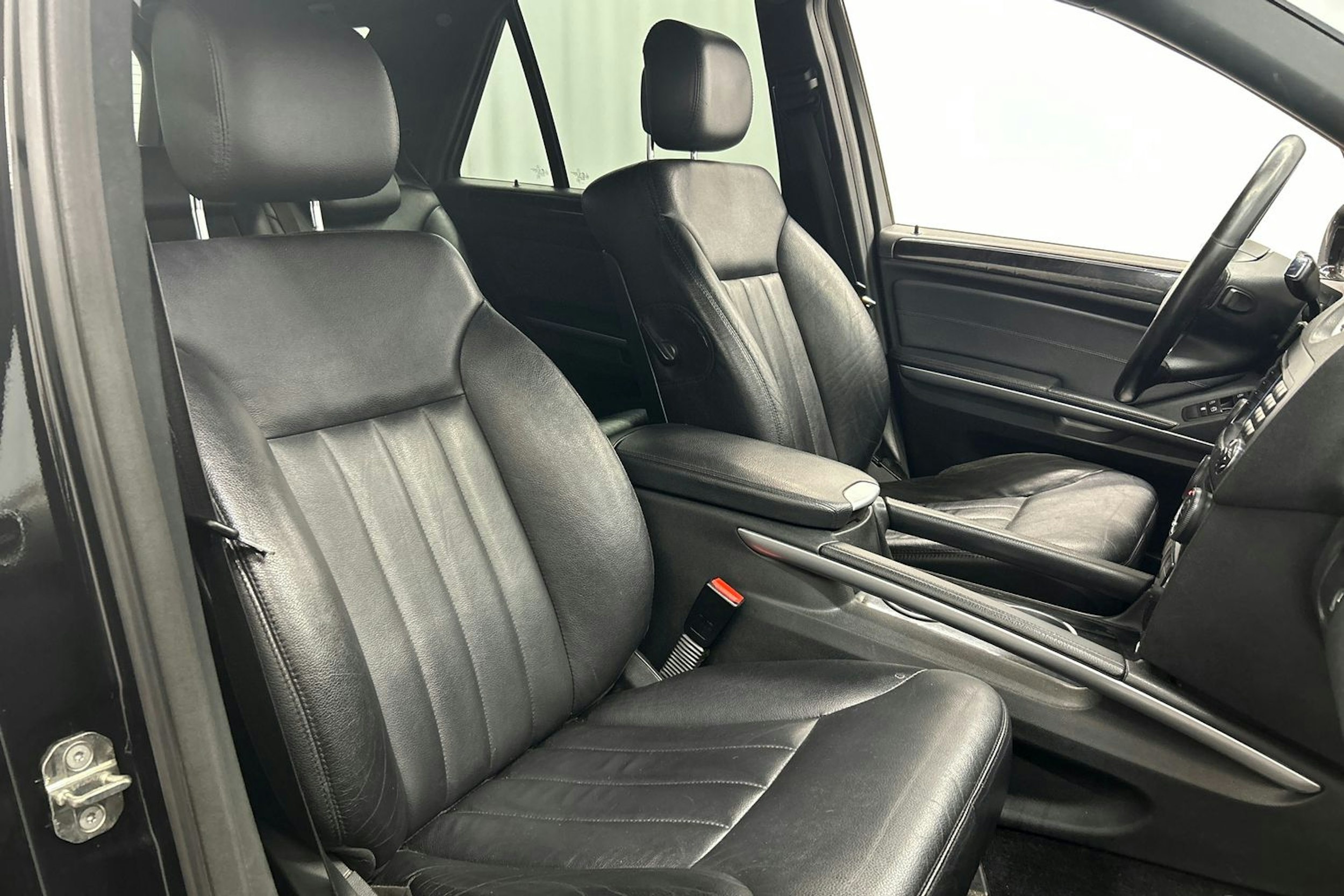 musta Mercedes-Benz ML 2008 kuva 14.