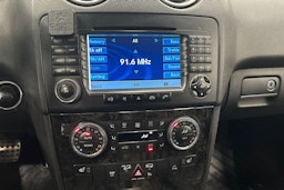 musta Mercedes-Benz ML 2008 kuva 22.