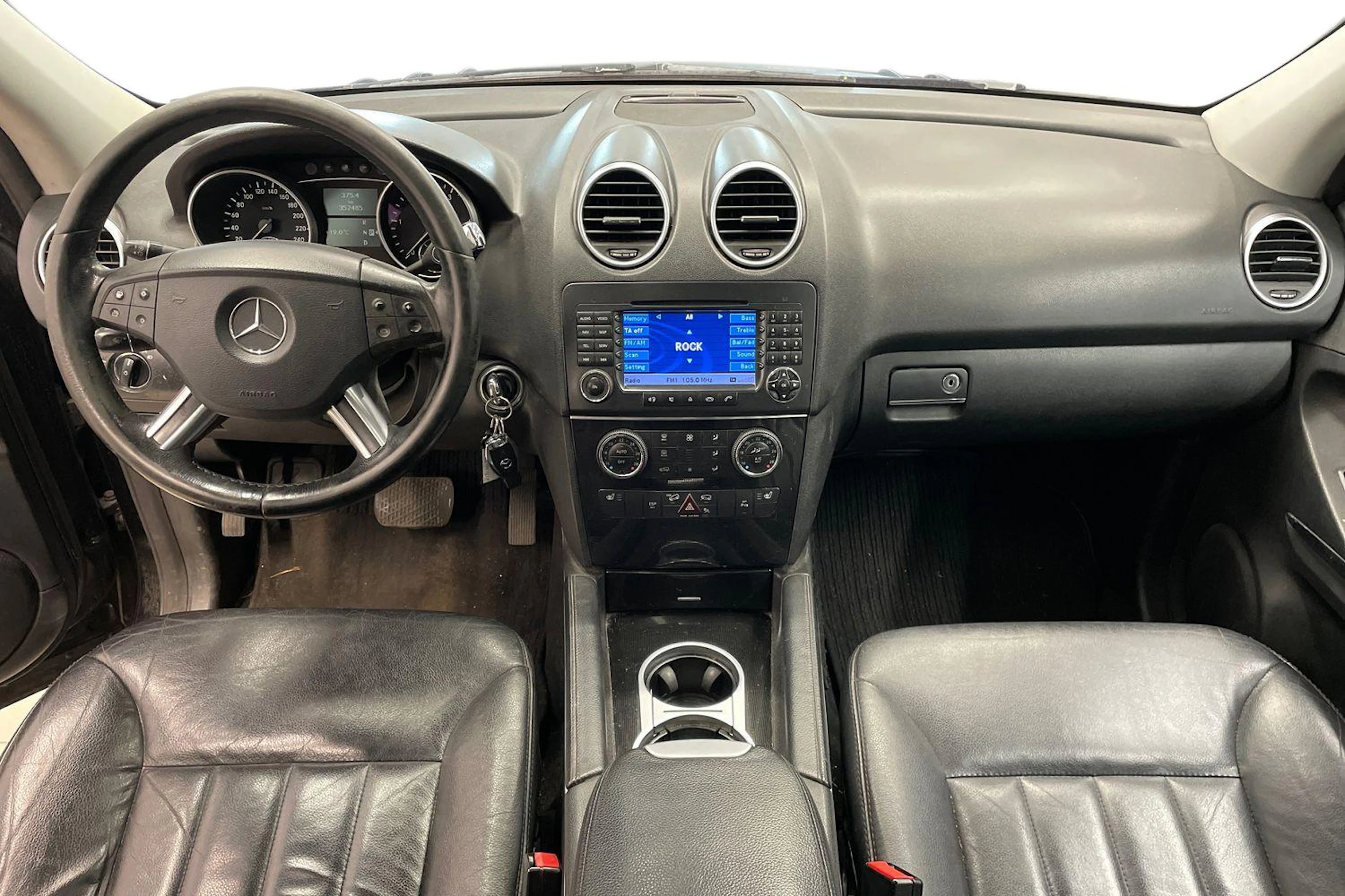 Musta Mercedes-Benz ML 2008 kuva 7.