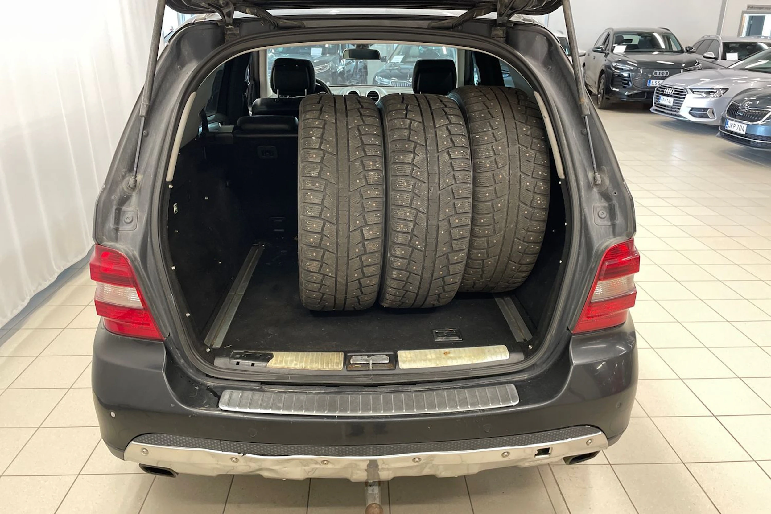 Musta Mercedes-Benz ML 2008 kuva 11.