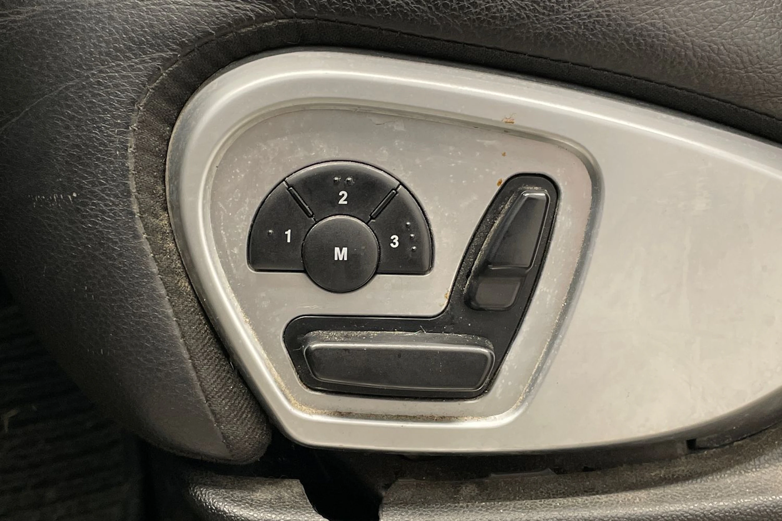 Musta Mercedes-Benz ML 2008 kuva 12.
