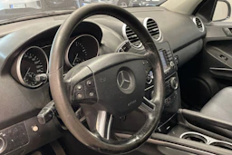 Musta Mercedes-Benz ML 2008 kuva 13.