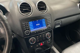 Musta Mercedes-Benz ML 2008 kuva 15.