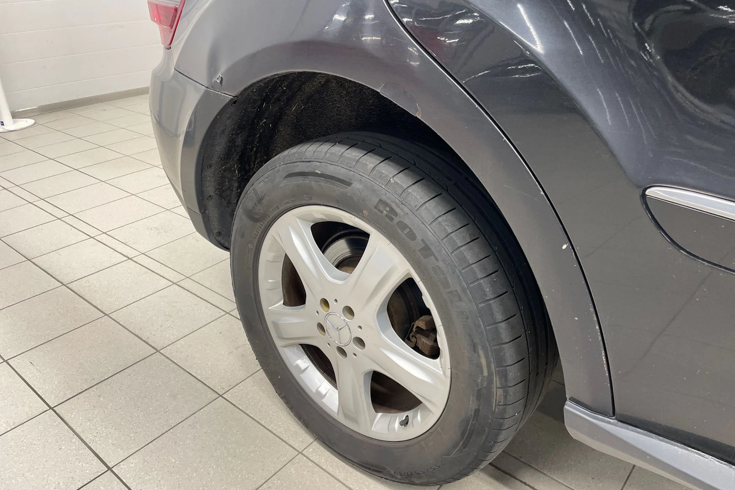 Musta Mercedes-Benz ML 2008 kuva 21.