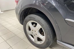 Musta Mercedes-Benz ML 2008 kuva 21.