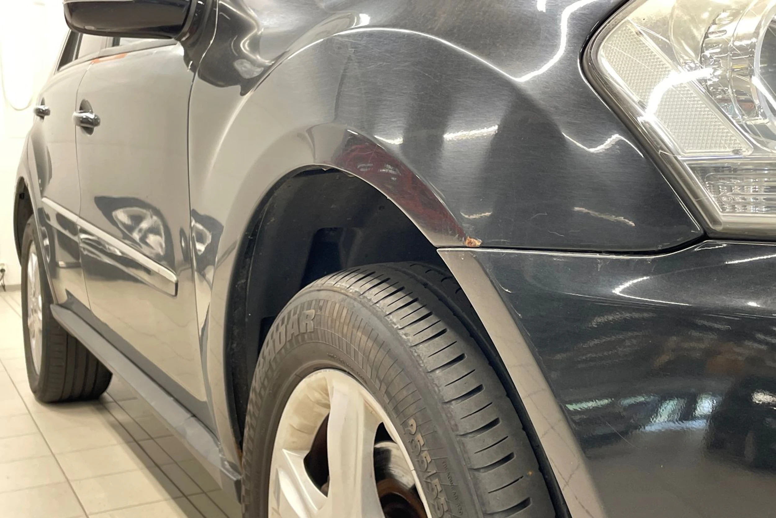 Musta Mercedes-Benz ML 2008 kuva 27.