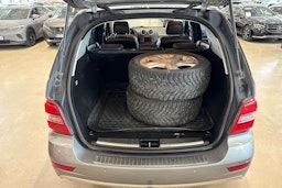 harmaa Mercedes-Benz ML 2011 kuva 24.