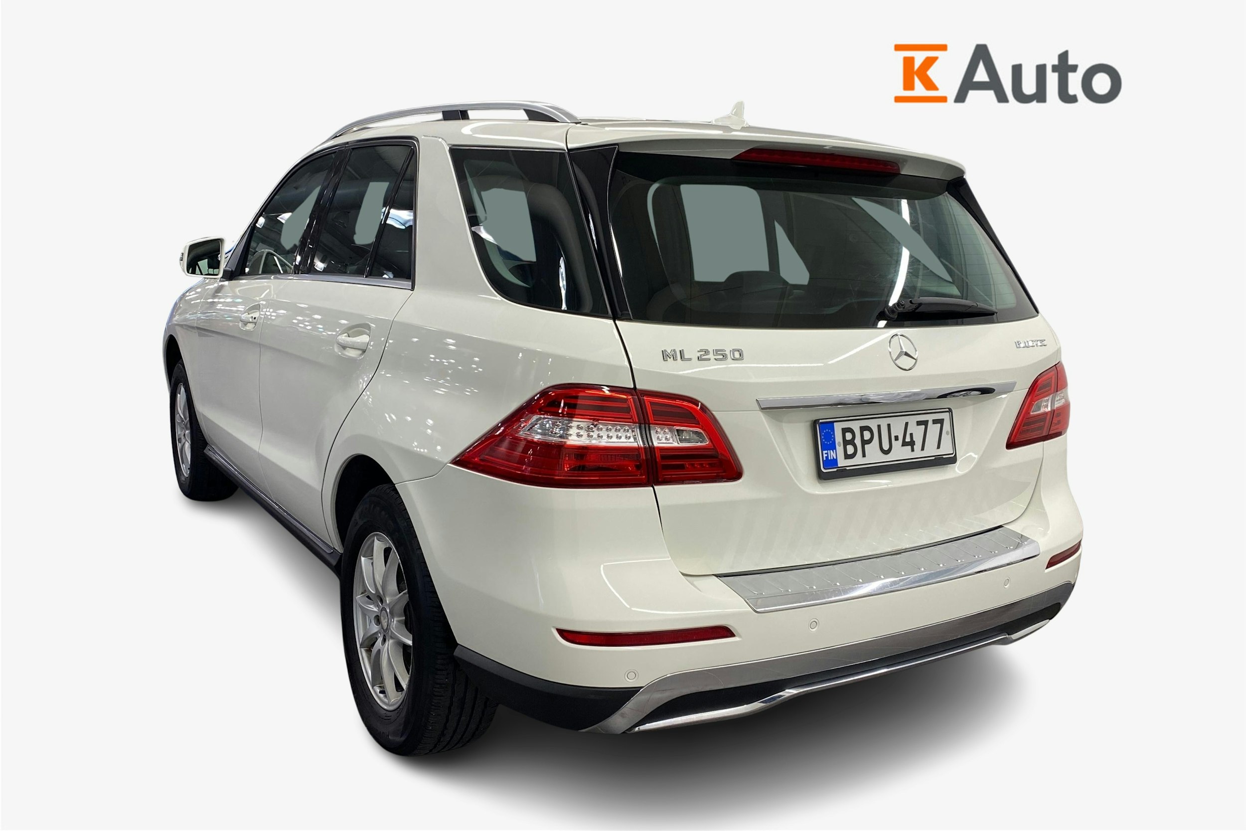 Valkoinen Mercedes-Benz ML 2012 kuva 2.