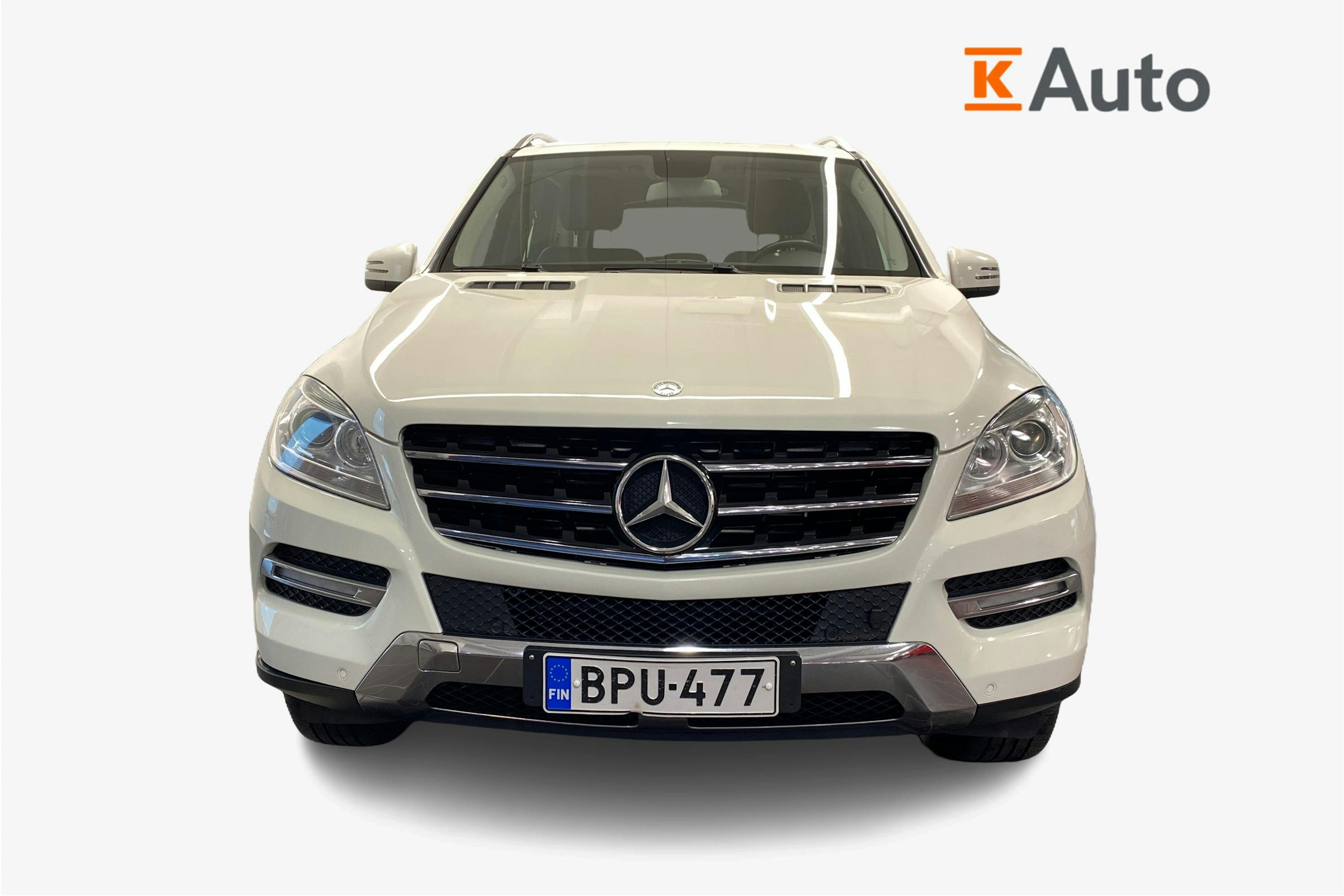 Valkoinen Mercedes-Benz ML 2012 kuva 5.