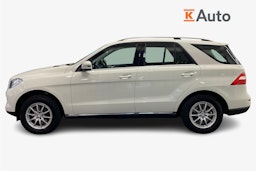 Valkoinen Mercedes-Benz ML 2012 kuva 6.