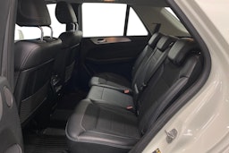 Valkoinen Mercedes-Benz ML 2012 kuva 10.